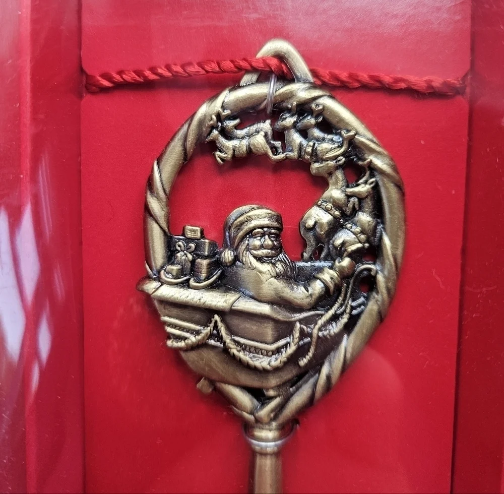 NEW Hallmark A Magic Key For Santa 2006 Collectible Metal Key Christmas